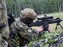 Armáda přebírá nové české pušky pro přesnou střelbu CZ BREN 2 PPS