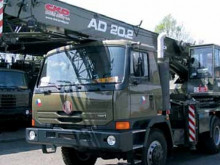 Armáda poptává celkové opravy automobilních jeřábů na podvozku T 815