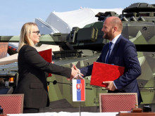 ČR a SR se rozhodly spolupracovat při pořizování i provozu nových pásových bojových vozidel CV90