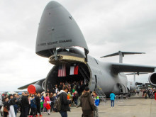 Obří letouny, dron i vrtulníky: americké letectvo rozšiřuje účast na Dnech NATO