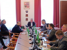 Zástupci resortu obrany ani AČR na mimořádnou schůzi výboru pro obranu nepřišli