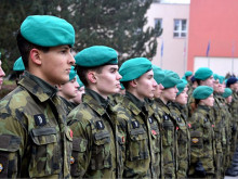Armáda láká studenty na své školy. Civilům nabízí stipendia