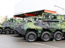 Žatečtí vojáci převzali nová vozidla Pandur