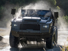 Těžký obrněnec GOLEM v akci na výcvikovém polygonu