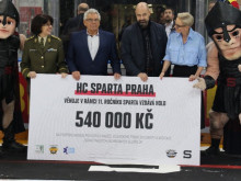 Sparta na vojáky a IZS nezapomíná. Pomáhají i ostatní.