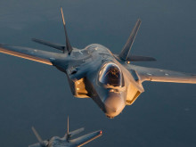 Drony mění taktiku, nikoli strategii: Pilotované letouny zůstávají jádrem letectva