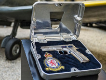 Limitovaná edice CZ 75 RAF vzdává hold československým letcům v Royal Air Force