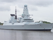 Exkrálovna moří závislá na spojencích: Royal Navy nemůže eskortovat vlastní letadlové lodě a spoléhá na Francouze