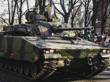 Rozdíly v obranné politice pobaltských států: Estonsko odkládá plány na CV90, jeho sousedé obrněnce pořizují nadále
