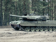 Král bojiště přichází do Norska – Leopard 2A8 je považován za nejlepší moderní tank na světě