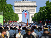 Od Patrouille de France po modernizované tanky Leclerc: Přehlídka 14. července na Champs-Elysées