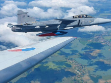 Gripeny vyrazily k mlčícímu JAK-40. Cvičný zásah prověřil nejen vizuální komunikaci