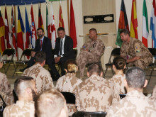 Ministr zahraničních věcí Tomáš Petříček navštívil vojáky v Afghánistánu