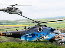 Vrtulníkáři z Náměště představili novou tygří kamufláž