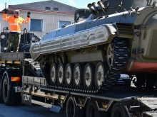 Armáda nakupuje nové tahače s návěsem pro převoz materiálu a vojenské techniky