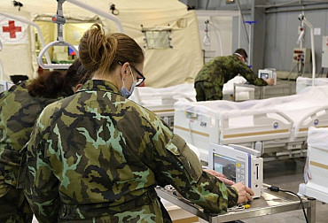 Armáda opět vysílá vojáky do nemocnic