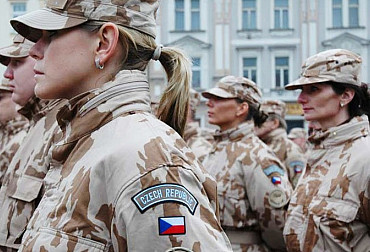 Ženy v Armádě České republiky. Kolik jich je, jaké úkoly plní, jak jsou úspěšné?