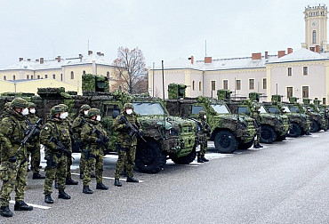 Naši chemici obdrželi první kusy průzkumných lehkých obrněných vozidel S-LOV-CBRN a LOV-CBRN II