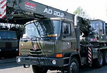 Armáda poptává celkové opravy automobilních jeřábů na podvozku T 815