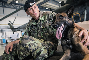 Nejlepším armádním psovodem je vojenský policista Pavel Petr