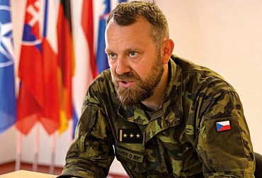 Rozhovor s velitelem mnohonárodního bojového uskupení NATO na Slovensku plukovníkem Ladislavem Bujárkem
