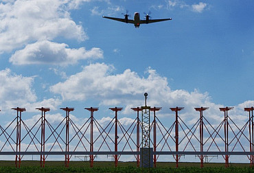 Na náměšťském letišti přistávají piloti pomocí nového moderního systému ILS/DME