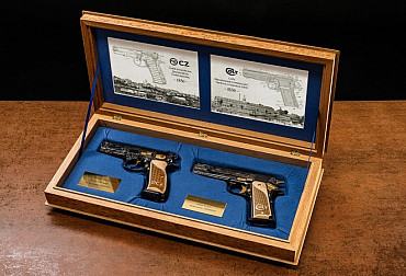 První výročí spojení Coltu a České zbrojovky připomíná limitovaná edice legendárních pistolí
