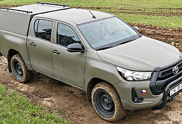 Armádní Toyoty Hilux by měla servisovat česká firma se zkušenostmi a zázemím