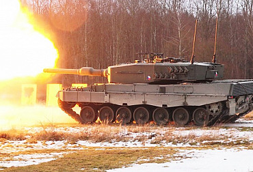Vojáci 73. tankového praporu se postupně seznamují s tankem Leopard 2 A4 (VR 360° video)