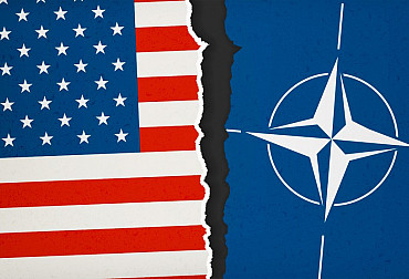 NATO je ve stavu mozkové smrti, říká francouzský prezident