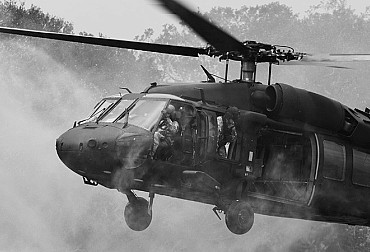 Ukrajinsko-ruská válka a fenomén crowdfundingu: Češi se složili na vrtulník Black Hawk