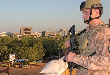 Vláda schválila vyslání vojáků do Mali, Nigeru a Čadu