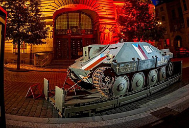 V centru Prahy je k vidění stíhač tanků Hetzer, který používali povstalci při Pražském povstání v roce 1945