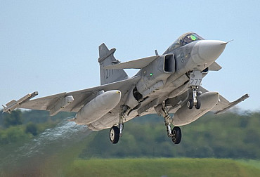 Česko finalizuje dohodu o dalším pronájmu Gripenů do roku 2035