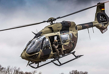 Konec Puštíků v Polsku? Airbus se snaží protlačit své vrtulníky H145M, dorazila už i trojice Apačů