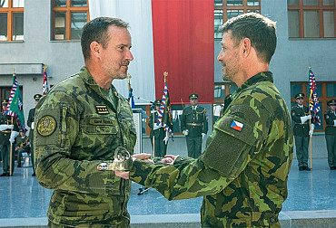 Vrchní praporčík AČR: Armáda s pamětí, tradicí a uctíváním svých hrdinů, má pevný základ a morální kvalitu