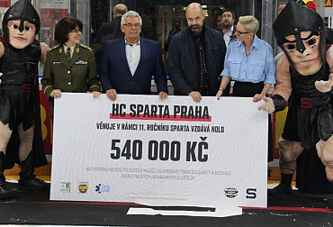 Sparta na vojáky a IZS nezapomíná. Pomáhají i ostatní.