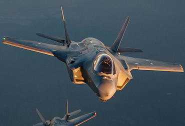 Drony mění taktiku, nikoli strategii: Pilotované letouny zůstávají jádrem letectva