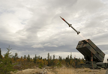 Ruské útoky přetěžují ukrajinskou protivzdušnou obranu, Zelenskyj žádá Západ o&nbsp;denní dodávky raket