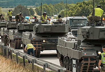 Leopardy na dálnici poprvé: české tankové vojsko si sáhlo na schopnost, bez které moderní těžká brigáda nefunguje