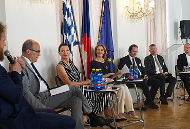 Na Bavorském zastoupení v Praze byly diskutovány výzvy a perspektivy evropského obranného průmyslu v době transformace