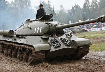 Tankový den v&nbsp;Lešanech připomene studenou válku. V&nbsp;aréně se&nbsp;střetne technika Východu a&nbsp;Západu
