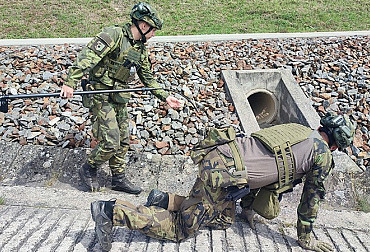 Tam, kam se běžně nedostanete. Tým Pokročilého pátrání hledá hrozby i v těch nejobtížnějších místech