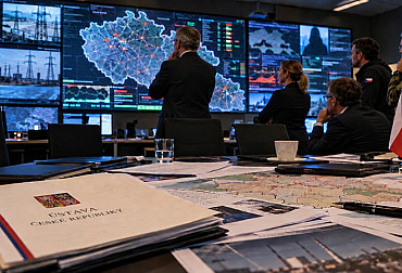 Lze řešit hybridní a komplexní krize ohrožující ČR bez změny Ústavy České republiky?