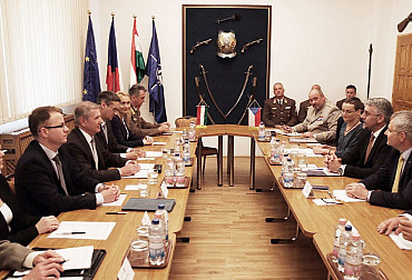 Předsednictví ČR zemí V4: jednotný postup v rámci NATO a EU