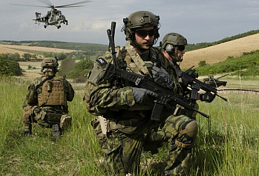 Operace COMAO: Spolupráce bitevních letounů a vrtulníků s pozemními silami