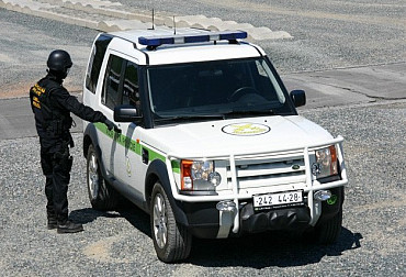 Vojenští policisté poptávají náhradní a tréninkové hlavice do taserů