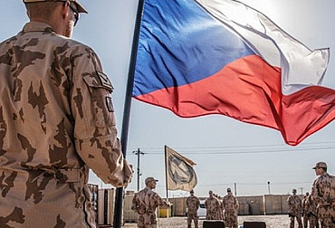 Čeští veteráni dostávají k letošnímu svátku hudební poctu, vlajky i knihovnu