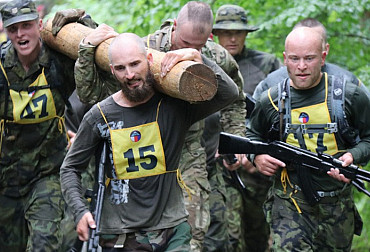 Ve výběrovém řízení ke 4. výsadkové rotě AZ uspělo 11 borců včetně jedné ženy