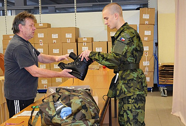 Armáda nakupuje desetitisíce párů polní obuvi